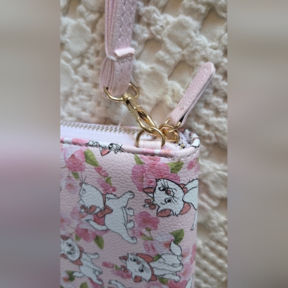 Disney Aristocrats Marie Floral Pink Wristlet Wallet - Picture 4 of 6